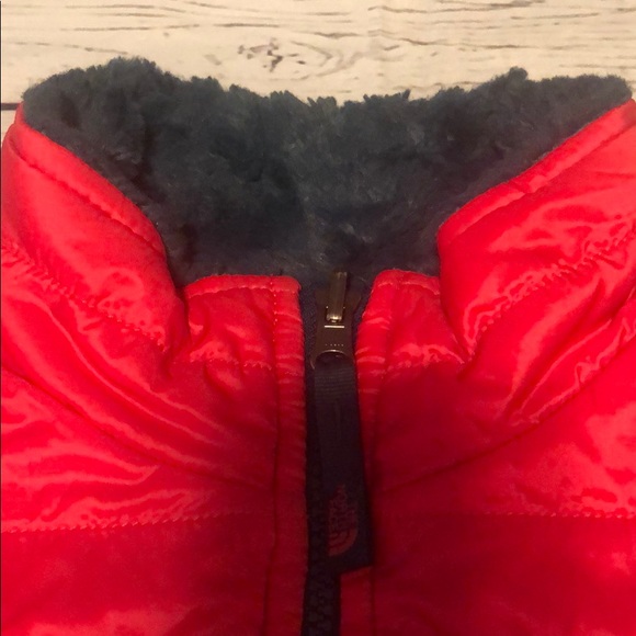 The North Face girls reversible puffer jacket - Picture 9 of 16